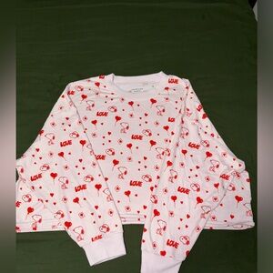 American Eagle women’s Snoopy Valentines lounge set